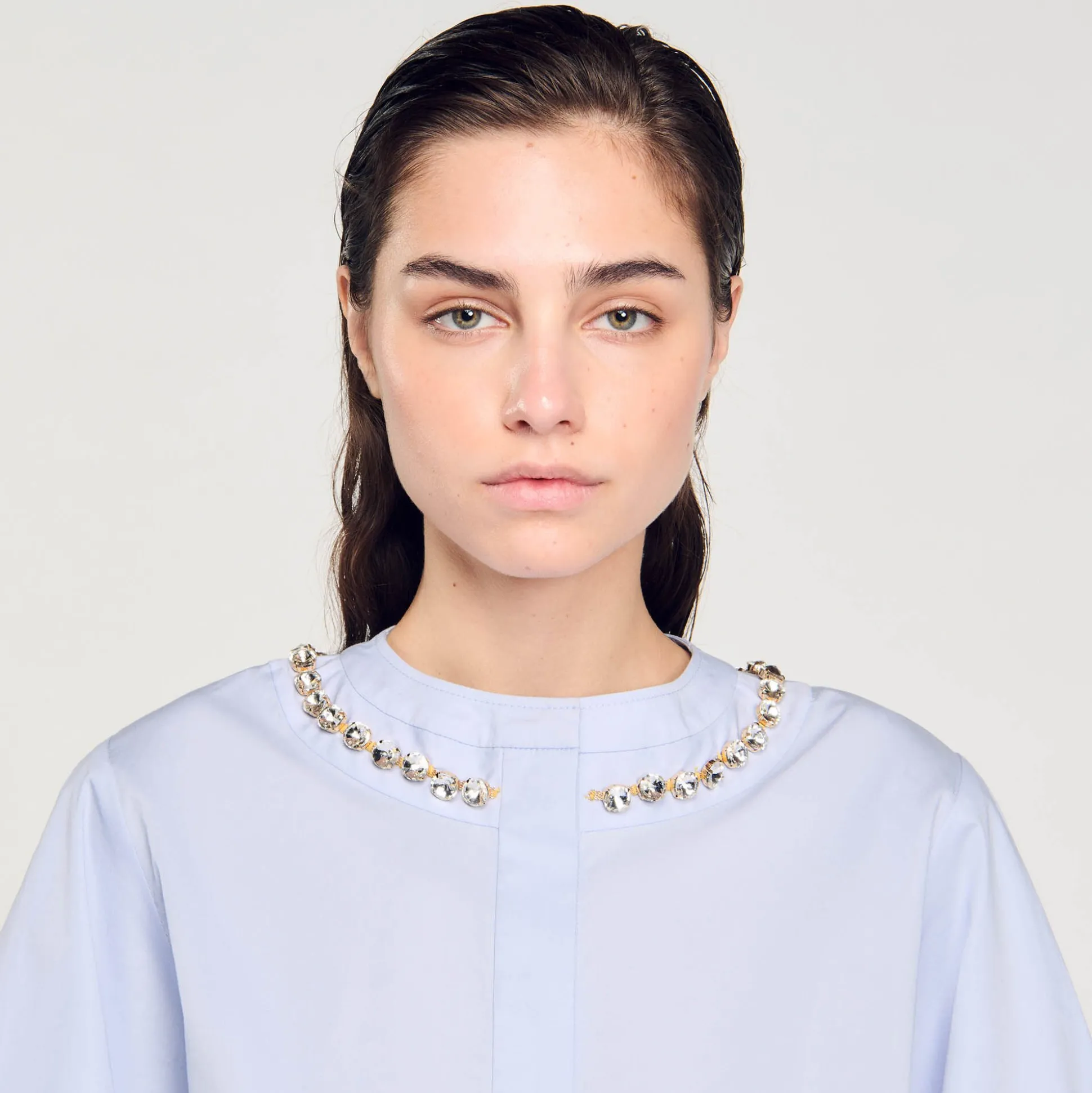 Chemise Courte à Col Bijou