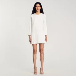 Robe Courte Perlée En Satin