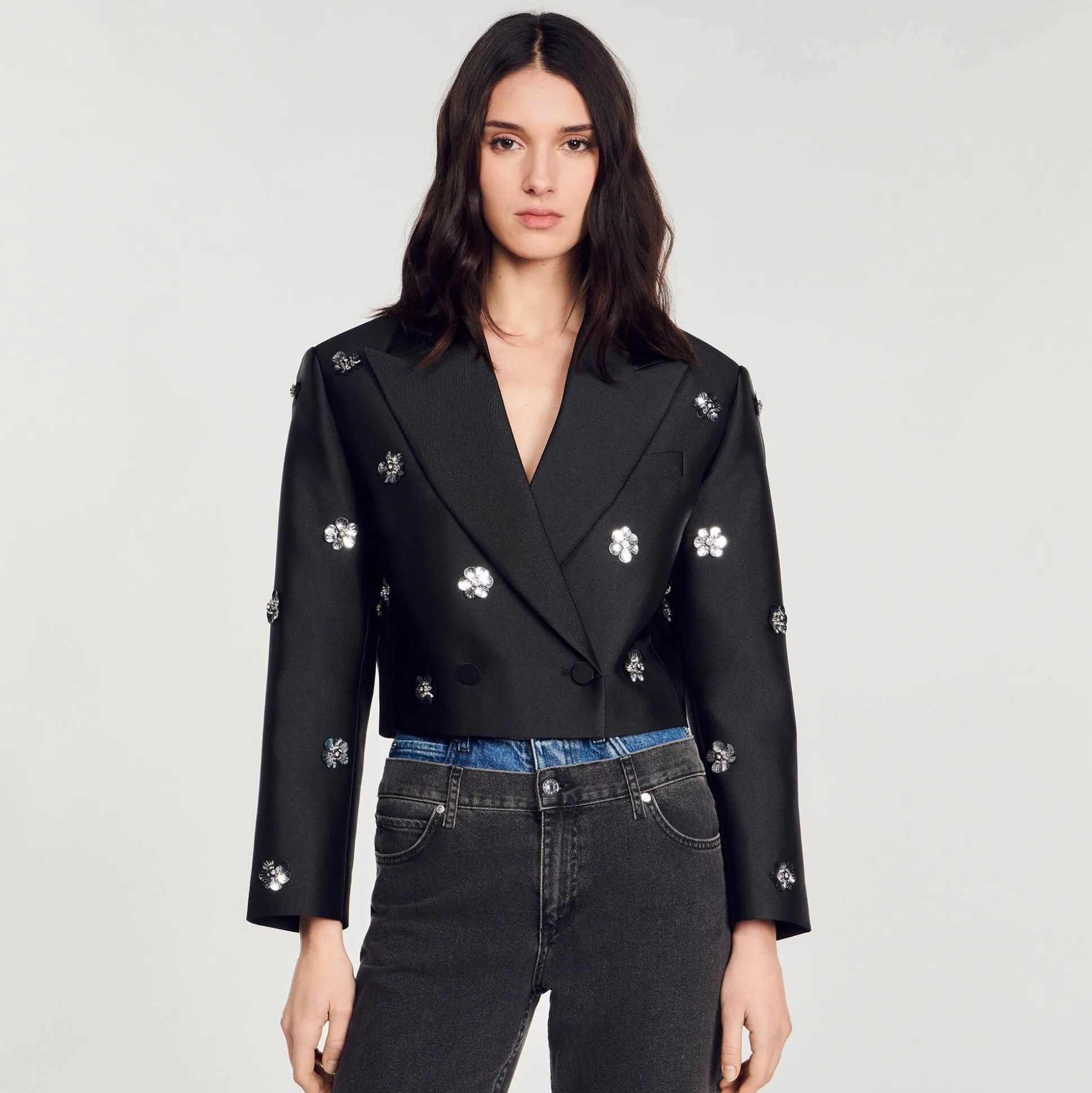 Veste Courte Satinée Ornée De Fleurs
