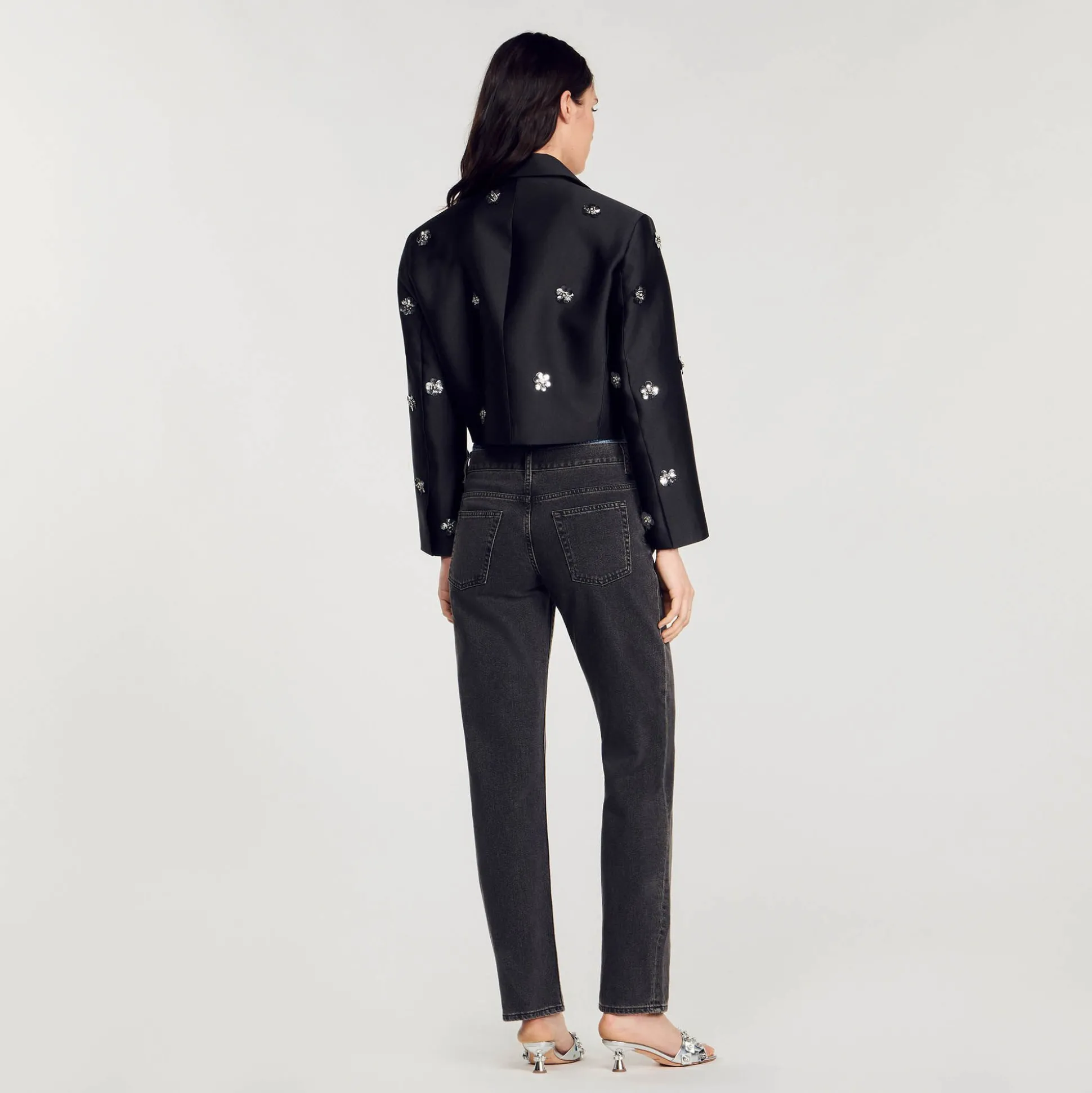 Veste Courte Satinée Ornée De Fleurs